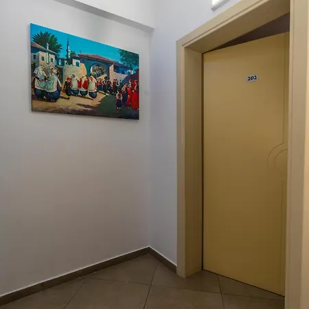 L Hotel *