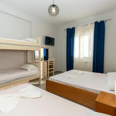 Hotel L *