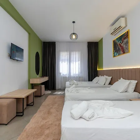 L Hotel *